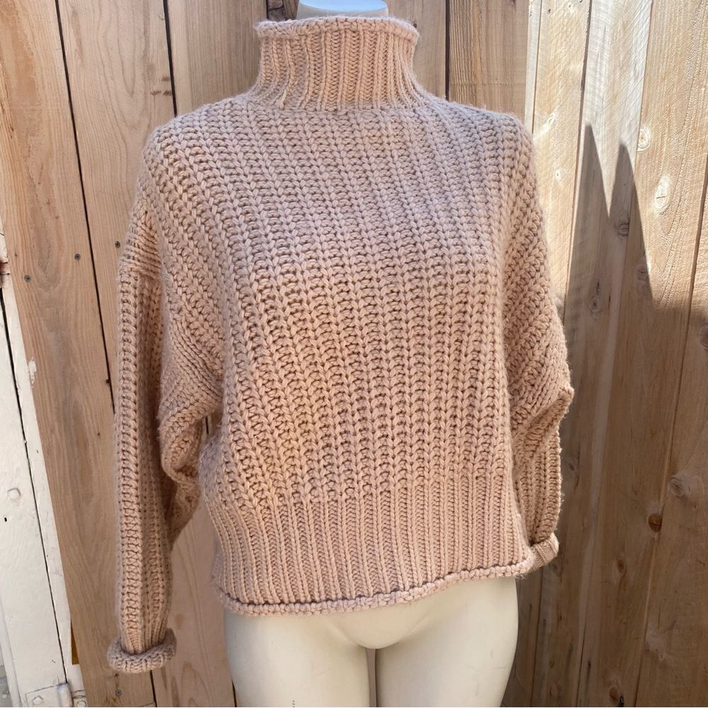 H&M soft pink beige chunky knit sweater size small